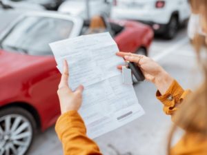 Kredyt samochodowy czy leasing